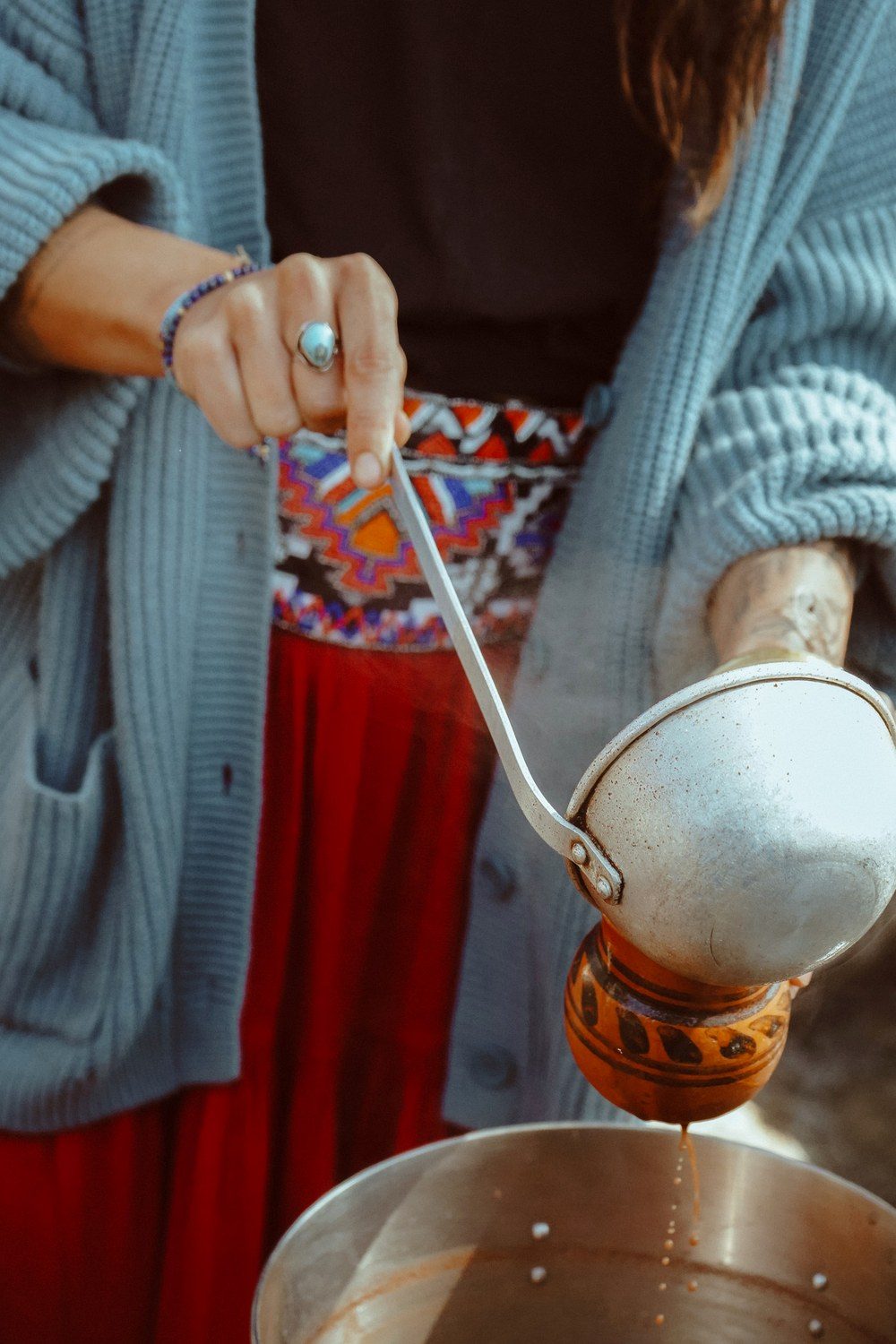 María Cacho serving cacao