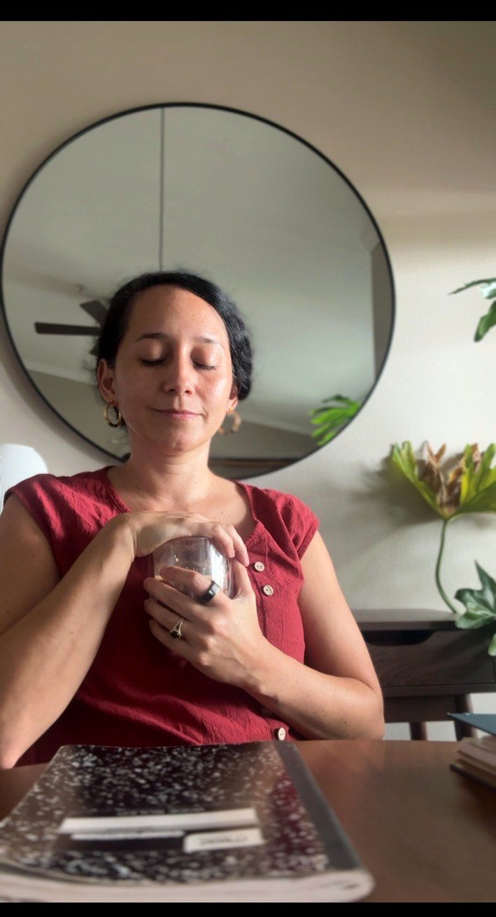 Eréndira holding cacao